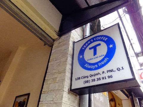 ホーチミンのTran's Coffee店舗看板