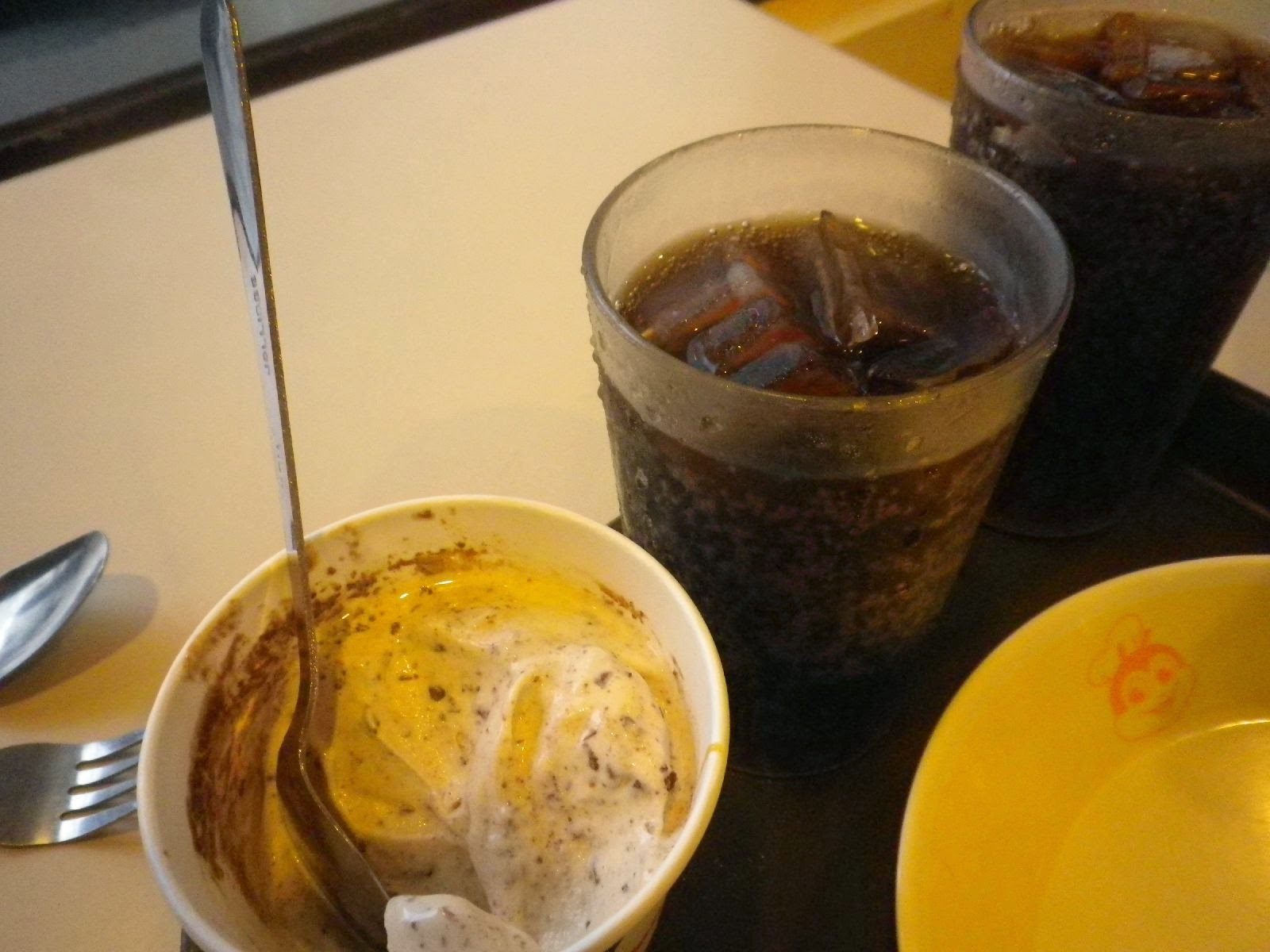 ジョリビーのチキンセットにアイスクリーム ジョリビーのアイスクリームとコーラのセット