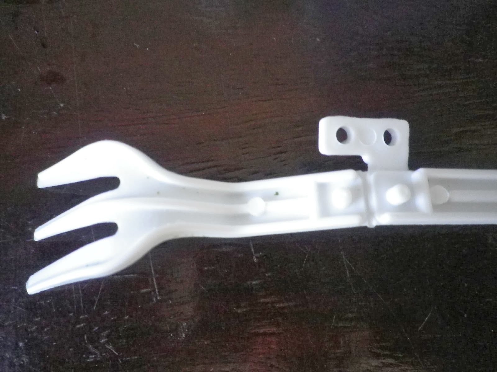 ベトナムのカップ麺に付属する折りたたみ式プラスチックフォーク