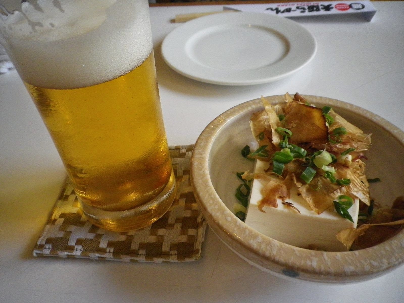 ホーチミンの居酒屋でタイガービールと冷奴