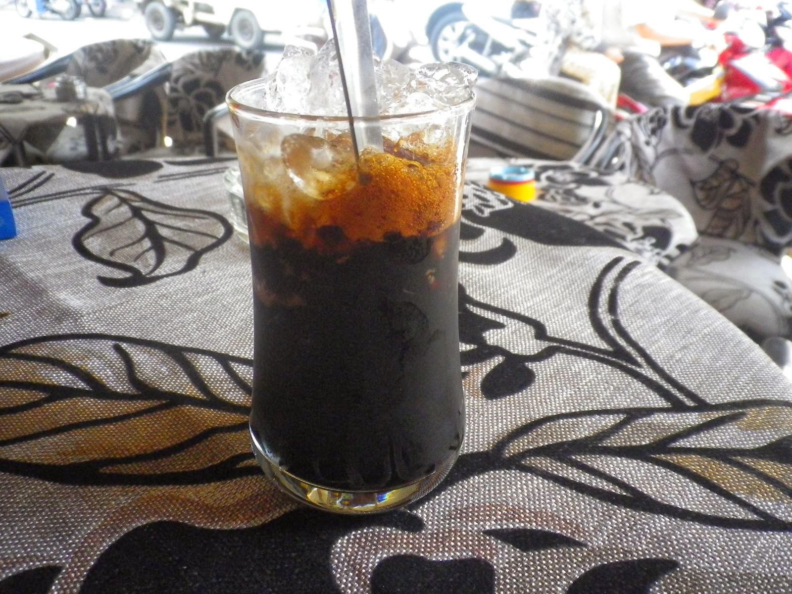 チョロンのカフェで楽しむベトナムアイスブラックコーヒー