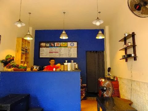 ホーチミン観光地エリアのローカルカフェ店内カウンター