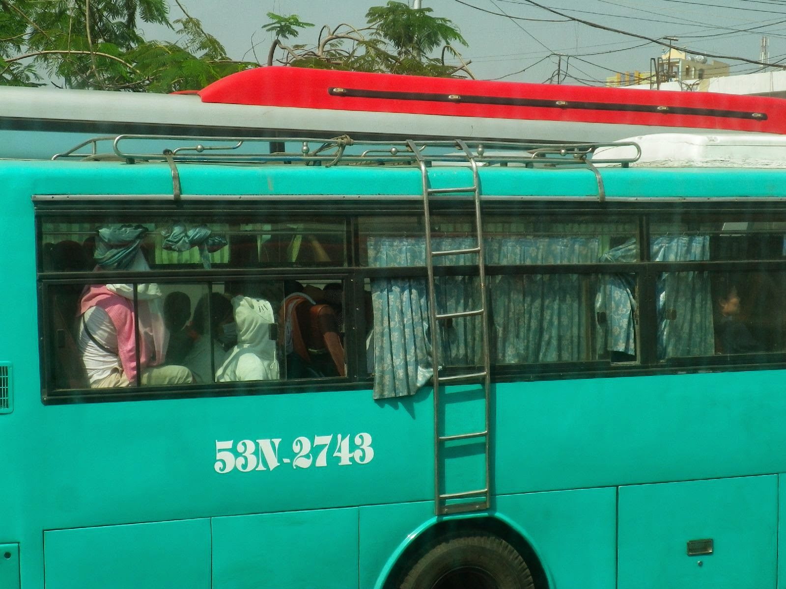 ホーチミン発カントー行きローカルバス「53N-2743」の車内
