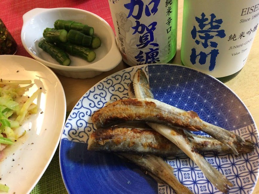 函館産氷下魚の干物焼きと加賀鳶・榮川の日本酒