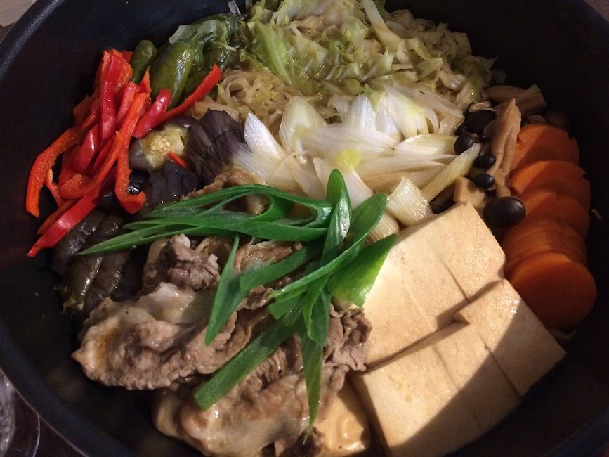 豚肉と豆腐・野菜たっぷりの豚すき焼き鍋