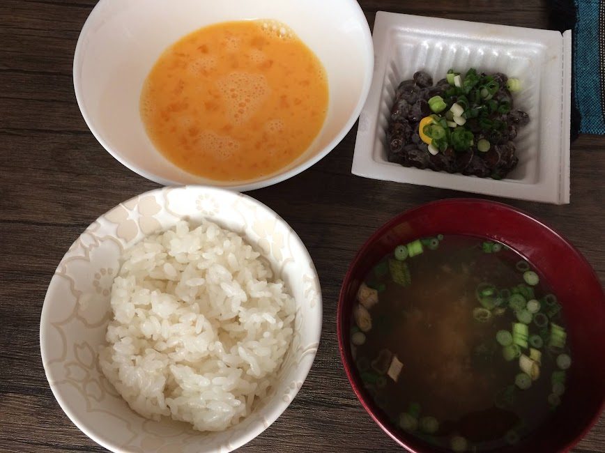 ご飯・味噌汁・納豆の卵かけごはん定食
