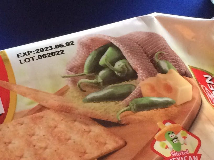 業務用スーパーで見つけたインドネシア産青唐辛子スナックのパッケージ