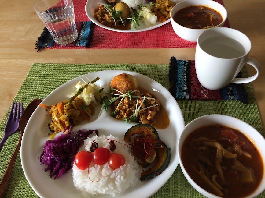 函館自炊の本格スパイスカレーワンプレート