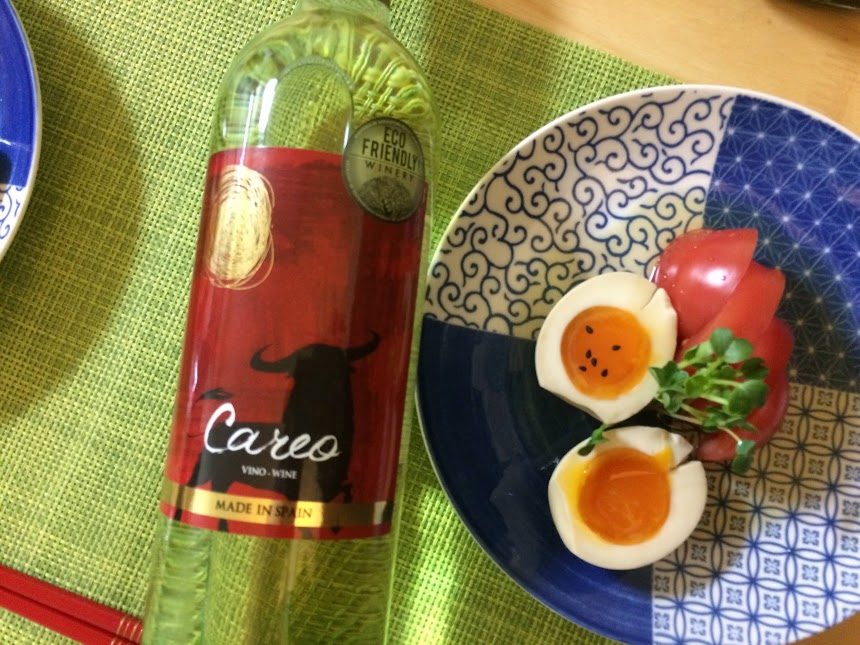 スペイン産白ワインCareoと半熟卵の晩酌セット