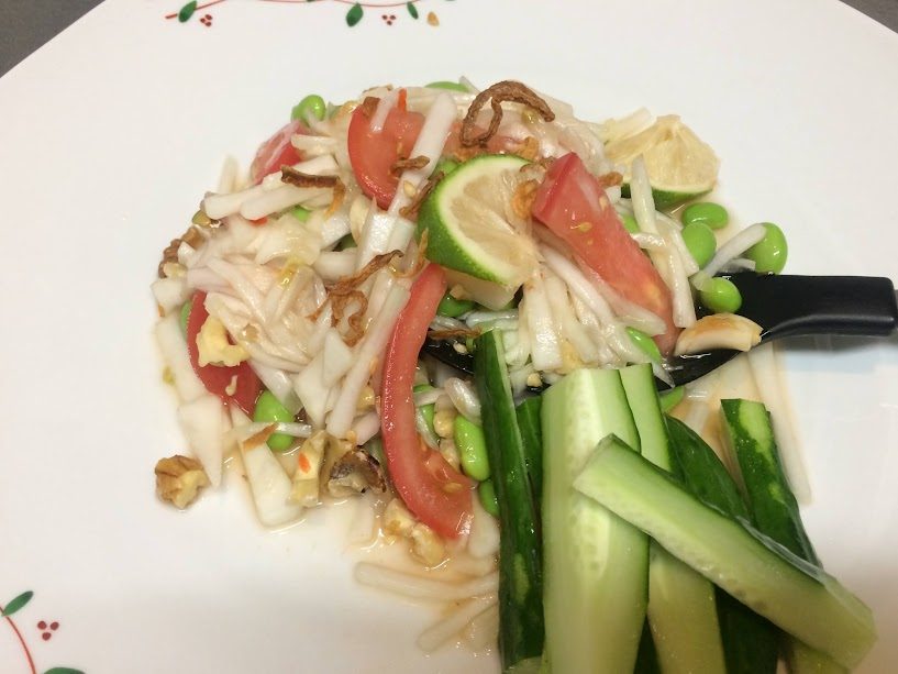 マクワウリのソムタム風サラダ、ライム添え