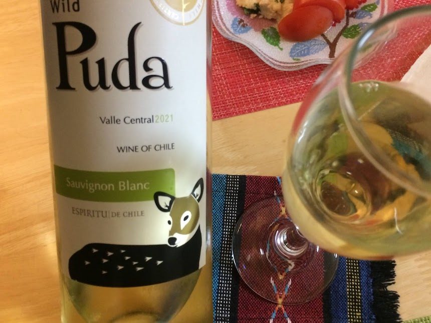 チリ産Wild Puda ソーヴィニヨン・ブランのボトルとグラス