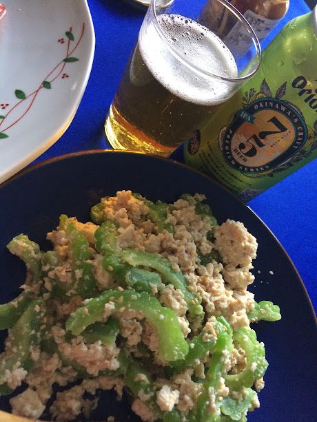 ゴーヤ白和えとオリオンビールの沖縄風おつまみ