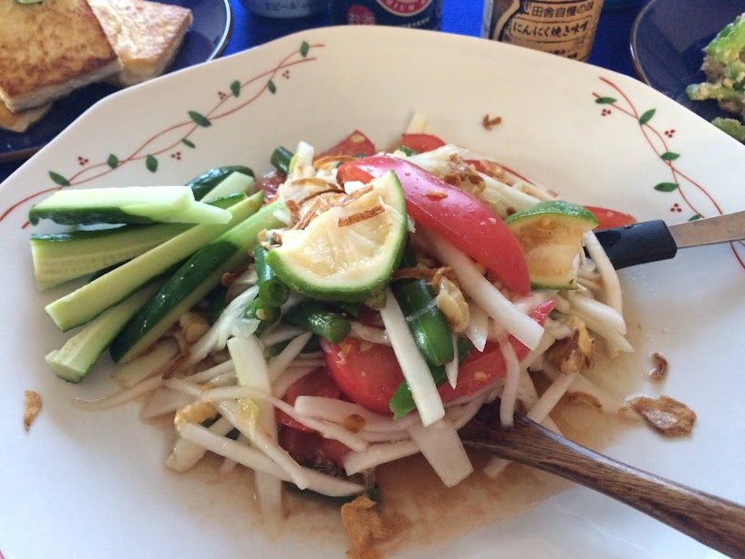 マクワウリを使った自家製ソムタム風サラダ